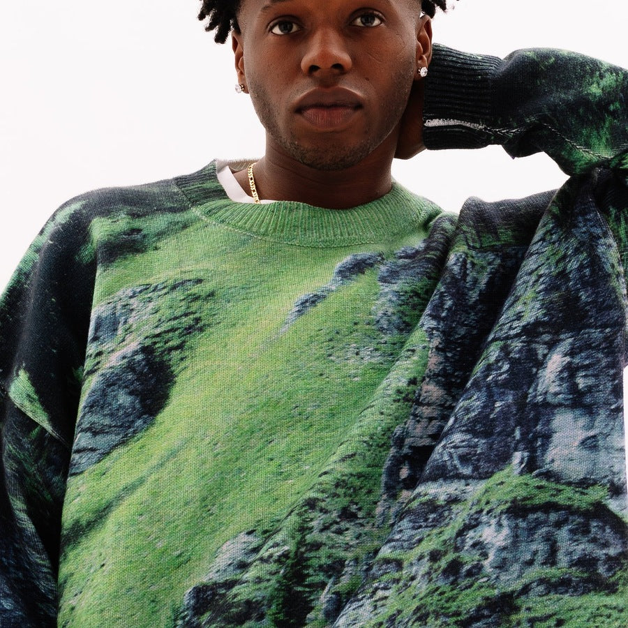 [04]-STUDIOS misurina-sweater: close-up of the original fabric, color and printed detail
